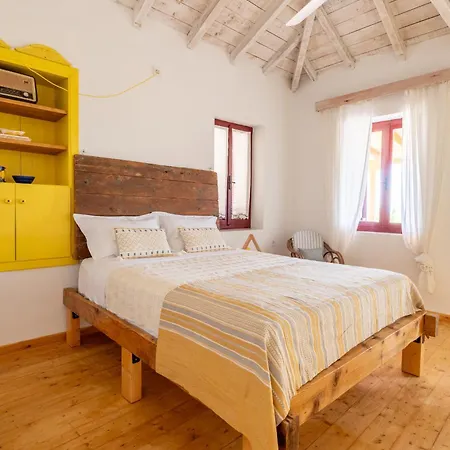 Esperos Petit House Nerotrivia