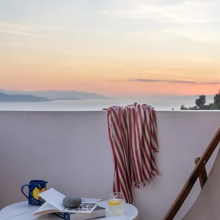 بيت للعطل Esperos Petit House *