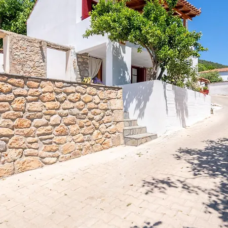 Esperos Petit House * Νεροτριβιά