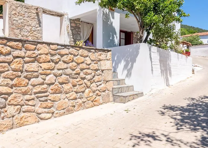 Esperos Petit House * Nerotriviá